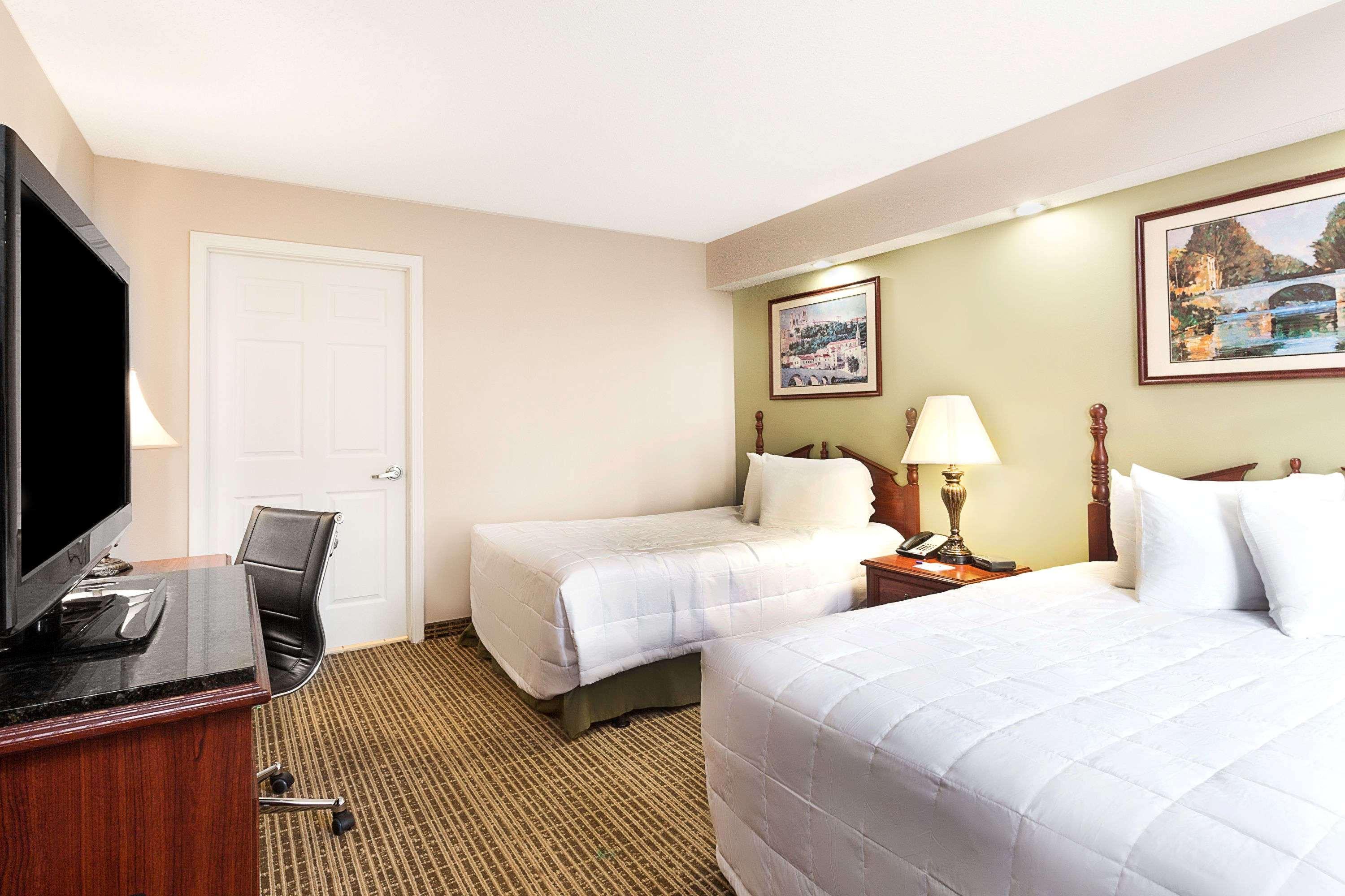 Baymont By Wyndham Tullahoma Hotel Bagian luar foto