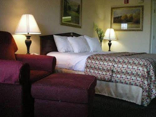 Baymont By Wyndham Tullahoma Hotel Bagian luar foto