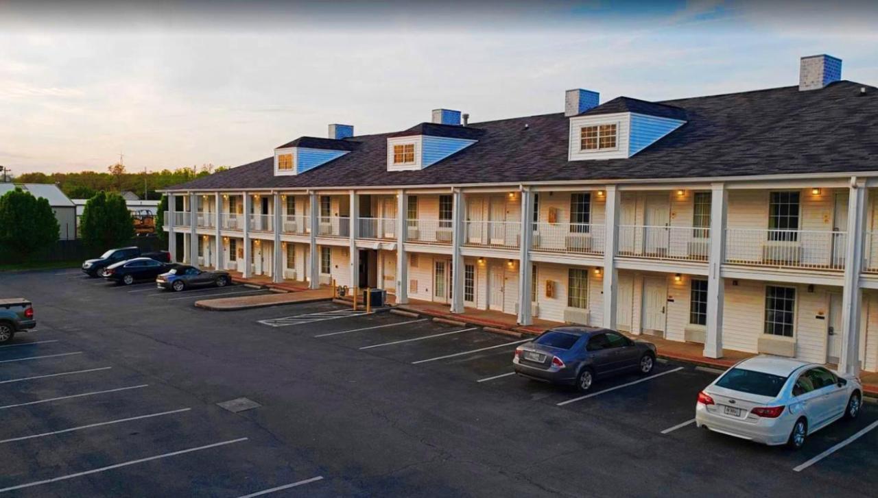 Baymont By Wyndham Tullahoma Hotel Bagian luar foto